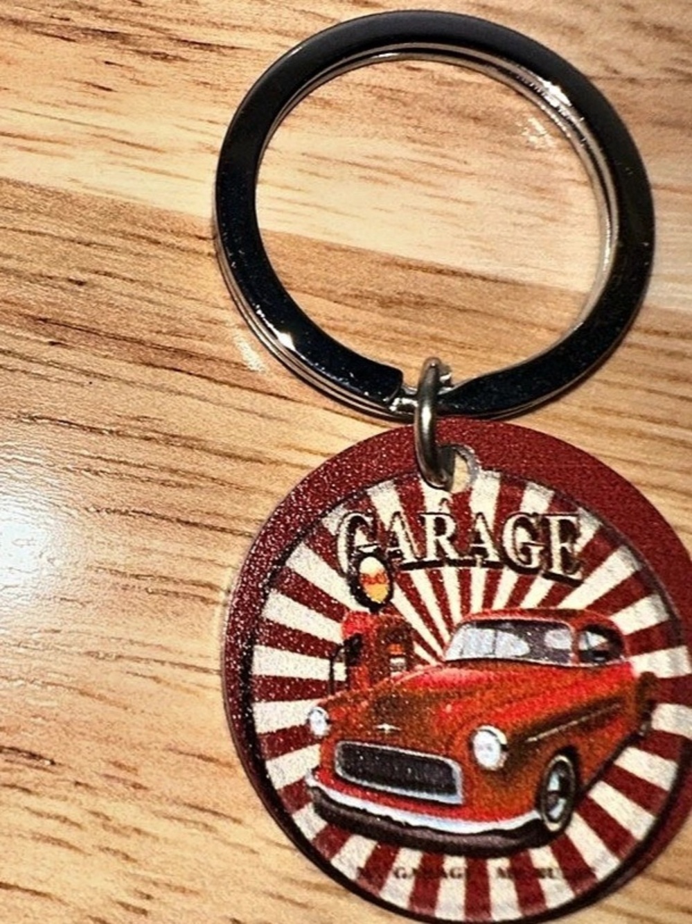 Red Garage Car Keychain - Picture 4 of 6